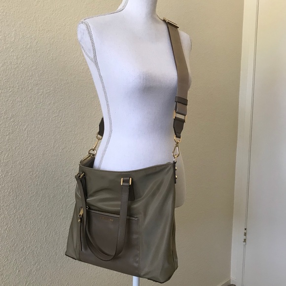 Michael Kors Handbags - NWOT Michael Kors Olive Green Bag 💼